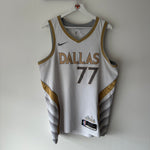 Load image into Gallery viewer, Dallas Mavericks Luka Doncic Nike jersey - XL
