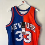 Load image into Gallery viewer, New York Knicks Patrick Ewing Mitchell &amp; Ness jersey - Medium
