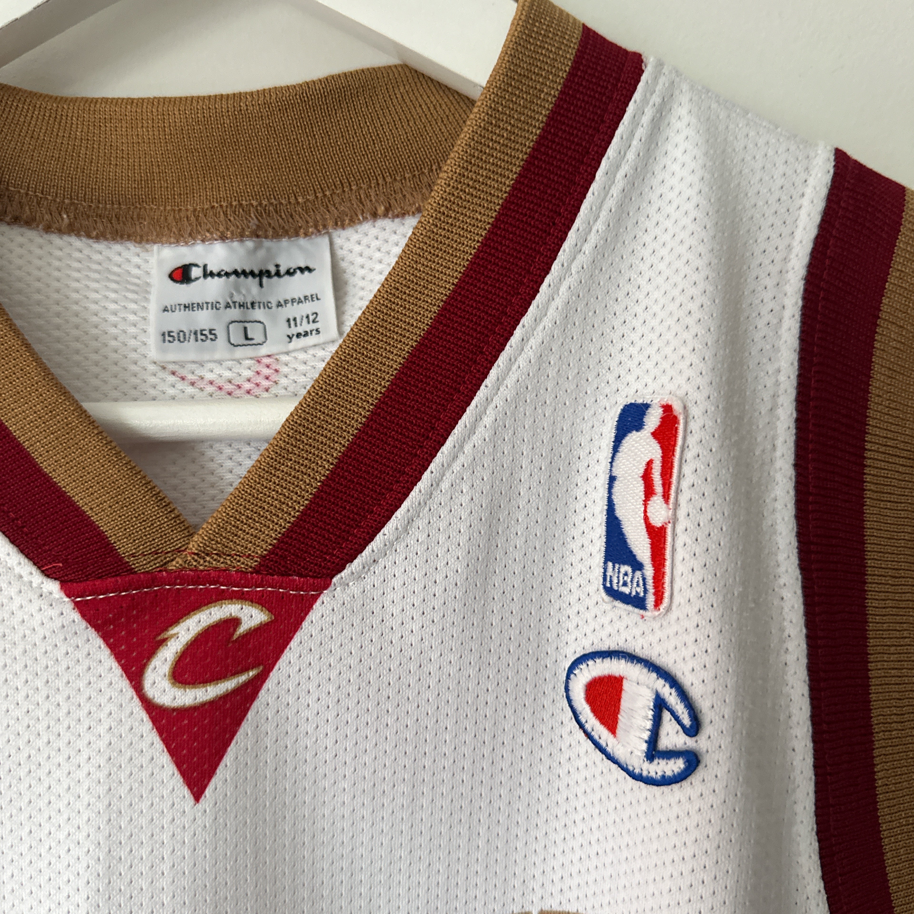 Cleveland Cavaliers LeBron James Champion jersey - Youth large