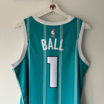 Görseli Galeri görüntüleyiciye yükleyin, Charlotte Hornets Lamelo Ball Jordan jersey - Medium
