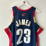 Charger l&#39;image dans la galerie, Cleveland Cavaliers Lebron James Mitchell &amp; Ness jersey - Large
