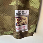 Lade das Bild in den Galerie-Viewer, Charlotte Hornets Muggsy Bogues Mitchell &amp; Ness jersey - Large
