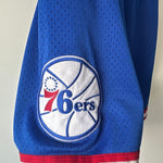 Afbeelding in Gallery-weergave laden, Philadelphia 76ers Micthell &amp; Ness shorts - Youth Medium
