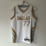 Ladda upp bild till gallerivisning, Dallas Mavericks Luka Doncic Nike jersey - Youth Medium
