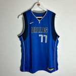 Charger l&#39;image dans la galerie, Dallas Mavericks Luka Doncic Nike jersey - Youth XL

