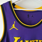 Görseli Galeri görüntüleyiciye yükleyin, Los Angeles Lakers Lebron James Jordan jersey - Large
