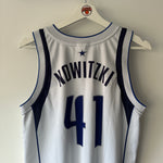 Load image into Gallery viewer, Dallas Mavericks Dirk Nowitzki Champion jersey - Small
