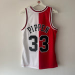 Load image into Gallery viewer, New York Knicks Scottie Pippen Mitchell &amp; Ness jersey - Small
