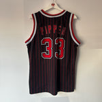 Görseli Galeri görüntüleyiciye yükleyin, Chicago Bulls Scottie Pippen Champion jersey - Large
