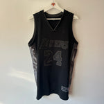 Load image into Gallery viewer, Los Angeles Lakers Kobe Bryant Champion jersey - Medium
