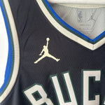 Ladda upp bild till gallerivisning, Milwaukee Bucks Giannis Antetokounmpo Jordan jersey - Large
