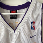 Load image into Gallery viewer, Los Angeles Lakers Kobe Bryant Nike jersey - Youth Large
