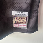 Carregar imagem no visualizador da galeria, Philadelphia 76ers Allen Iverson Mitchell &amp; Ness jersey - Medium

