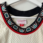 Cargar imagen en el visor de la galería, Vancouver Grizzlies Mike Bibby Mitchell &amp; Ness jersey - XXL
