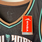 Lade das Bild in den Galerie-Viewer, New York Liberty Sabrina Ionescu Nike jersey - XL
