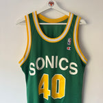 Load image into Gallery viewer, Seattle SuperSonics Shawn Kemp Champion jersey - Small
