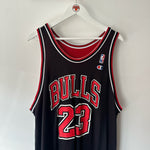 Lade das Bild in den Galerie-Viewer, Chicago Bulls Michael Jordan Champion reversible jersey - Large
