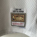 Load image into Gallery viewer, Chicago Bulls Scottie Pippen Mitchell &amp; Ness jersey - Large
