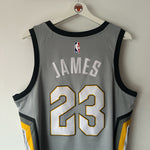 Load image into Gallery viewer, Cleveland Cavliers LeBron James Nike jersey - Large
