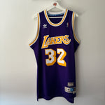 Afbeelding in Gallery-weergave laden, Los Angeles Laker Magic Johnson Adidas jersey - Medium (Fits Large)

