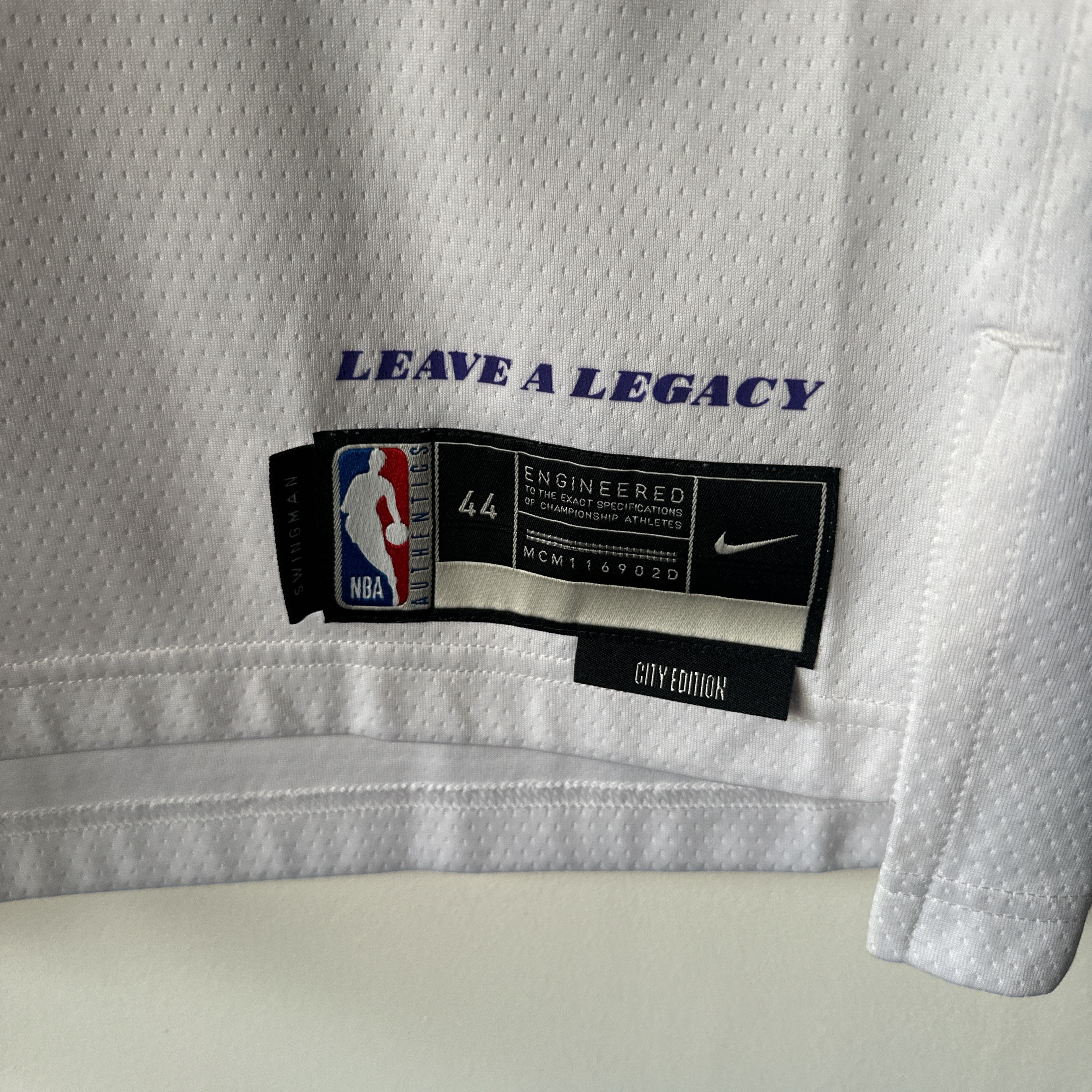 Los Angeles Lakers Lebron James Nike jersey - Medium