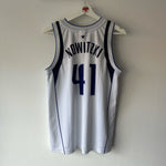 Load image into Gallery viewer, Dallas Mavericks Dirk Nowitzki Champion jersey - Small
