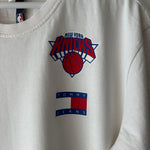 Lade das Bild in den Galerie-Viewer, New York Knicks Tommy Hilfiger T - shirt - Large
