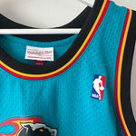 Load image into Gallery viewer, Detroit Pistons Grant Hill Mitchell &amp; Ness jersey - XL
