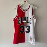 Load image into Gallery viewer, New York Knicks Scottie Pippen Mitchell &amp; Ness jersey - Small
