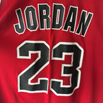 Lade das Bild in den Galerie-Viewer, Chicago Bulls Michael Jordan Champion reversible jersey - Large
