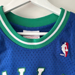 Afbeelding in Gallery-weergave laden, Dallas Mavericks Dirk Nowitzki jersey - Youth Medium
