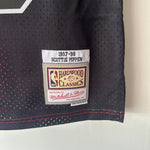 Load image into Gallery viewer, New York Knicks Scottie Pippen Mitchell &amp; Ness jersey - Small
