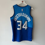 Load image into Gallery viewer, Milwaukee Bucks Giannis Antetokounmpo Nike jersey - Medium
