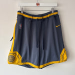 Lade das Bild in den Galerie-Viewer, Golden State Warriors Nike shorts - Large
