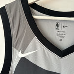 Indlæs billede til gallerivisning Brooklyn Nets Dennis Schroder Nike jersey - XL
