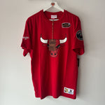 Load image into Gallery viewer, Chicago Bulls Mitchell &amp; Ness T - Shirt - Medium
