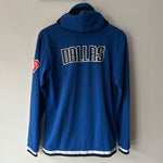 Ladda upp bild till gallerivisning, Dallas Mavericks Nike Bench jacket- Youth Large
