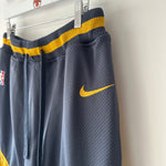 Lade das Bild in den Galerie-Viewer, Golden State Warriors Nike shorts - Large
