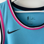 Load image into Gallery viewer, Miami Heat Dwayne Wade Nike jersey - Large
