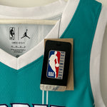 Görseli Galeri görüntüleyiciye yükleyin, Charlotte Hornets Lamelo Ball Jordan jersey - Medium
