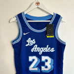 Görseli Galeri görüntüleyiciye yükleyin, Los Angeles Lakers Lebron James Nike jersey - Small
