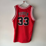 Lade das Bild in den Galerie-Viewer, Chicago Bulls Scottie Pippen Champion jersey - Large
