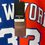 Load image into Gallery viewer, New York Knicks Patrick Ewing Mitchell &amp; Ness jersey - Medium
