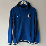 Ladda upp bild till gallerivisning, Dallas Mavericks Nike Bench jacket- Youth Large
