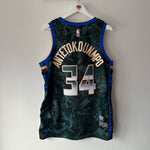 Load image into Gallery viewer, Milwaukee Bucks Giannis Antetokounmpo Nike jersey - Large

