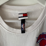 Lade das Bild in den Galerie-Viewer, New York Knicks Tommy Hilfiger T - shirt - Large
