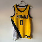 Lade das Bild in den Galerie-Viewer, Indiana Pacers Tyrese Haliburton Jordan jersey - Medium
