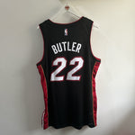 Görseli Galeri görüntüleyiciye yükleyin, Miami Heat Jimmy Butler Nike jersey - XL
