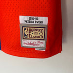Indlæs billede til gallerivisning New York Knicks Patrick Ewing Mitchell &amp; Ness jersey - Small
