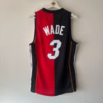 Carregar imagem no visualizador da galeria, Miami Heat Dwayne Wade Mitchell &amp; Ness jersey - Small
